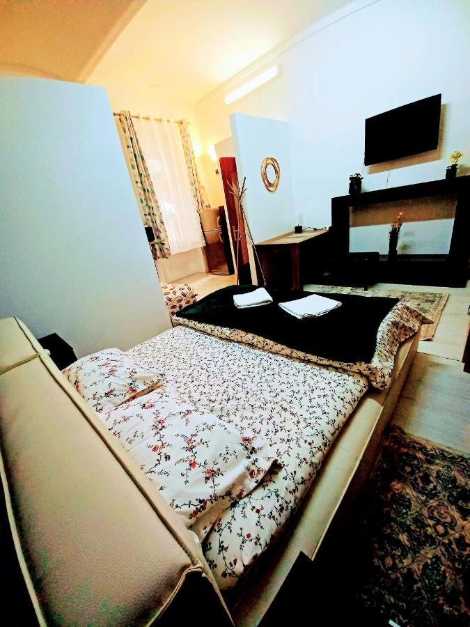 Studios Republicii Braşov Exteriör bild